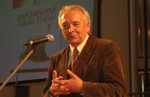 Profesor Jerzy Strzelczyk z Instytutu Historii Uniwersytetu im. Adama Mickiewicza