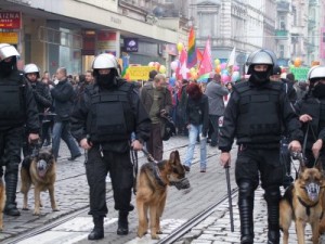 Dużo policji, mało manifestantów, jeszcze mniej przeciwników. Dużo policji, mało manifestantów, jeszcze mniej przeciwników.