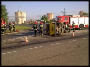 wypadek na rondzie zegrze Foto: st. ogn. Piotr Śliwiak