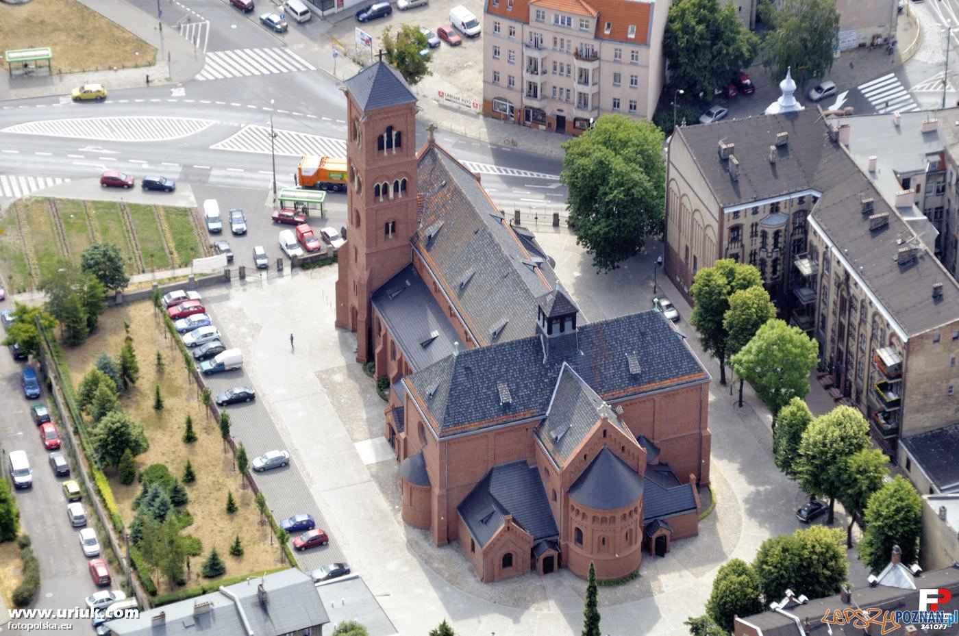Kościół Św. Floriana na Jeżycach Foto: fotopolska.eu Kościół Św. Floriana na Jeżycach Foto: fotopolska.eu