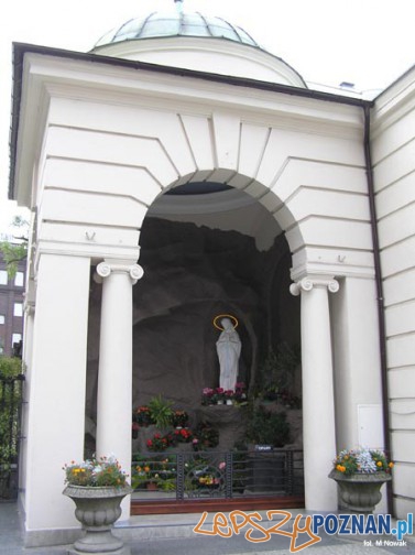 Grota przy kościele Św. Marcina