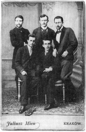 Na fotografii ze stycznia 1893 stoją od lewej Wyspiański, Rydel, Maszkowski_siedzą Opieński, Estreicher Foto: wikipedia.pl