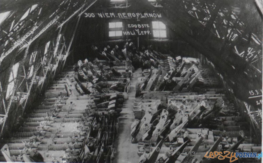 Niemiecki sprzęt lotniczy zdobyty przez powstańców w Hali Zeppelina w Poznaniu w grudniu 1918 r Foto: Archiwum Państwowe w Poznaniu