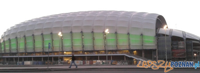 Stadion Miejski podświetlony na zielono Foto: lepszyPOZNAN.pl / gsm