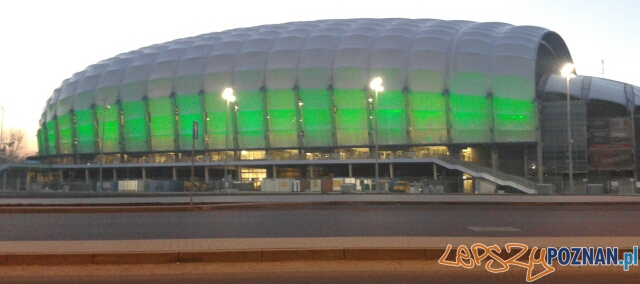 Stadion Miejski podświetlony na zielono Foto: lepszyPOZNAN.pl / gsm