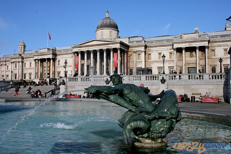 Fontanna przed National Galery w Londynie na Trafalgar Square Foto: wikipedia