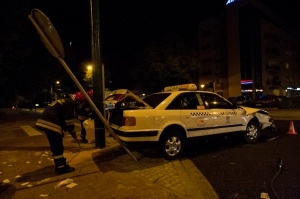 Wypadek na krzyżówce Przybyszeskiego i Bukowskiej - Poznań 19.05.2012 r. Foto: LepszyPOZNAN.pl / Paweł Rychter