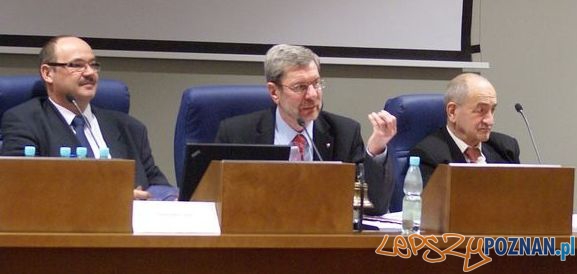 Lech Dymarski (w środku) podczas obrad Sejmiki Województwa Wielkopolskiego Foto: UMWW Lech Dymarski (w środku) podczas obrad Sejmiki Województwa Wielkopolskiego Foto: UMWW