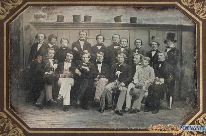 Jan Koźmian (1814-1877) z grupą polskich studentów, członków tzw. Biblioteczki Polskiej w Berlinie Foto: dagerotyp, Cyfrowe Muzeum Narodowe w Warszawie