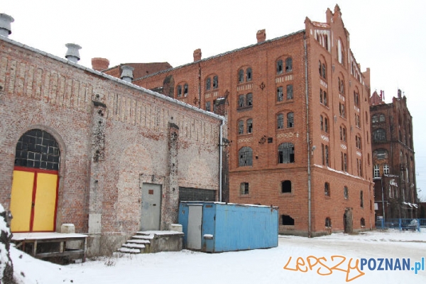 Najstarsze budynki lubońskiej Fabryki Drożdży to słodownia oraz drożdżownia (w głębi z prawej), z lewej fragment siłowni Foto: Przemysław Maćkowiak