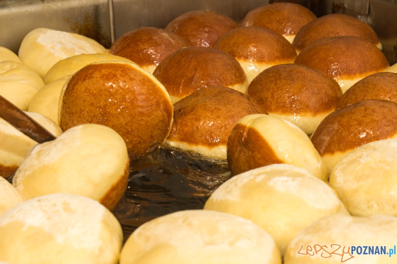 Pączki w cukierni Elite - smażenie Foto: lepszyPOZNAN.pl / Piotr Rychter