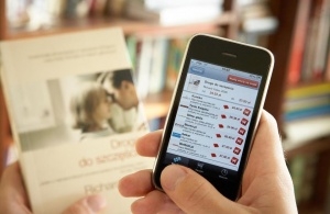 Ze wsparcia funduszu korzystał m.in. SaveUp - aplikacja rozpoznawania obrazu, która umożliwia zakupy książek za pomocą smartfonu.  Foto: facebook