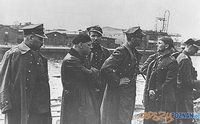 Polscy oficerowie po kapitulacji Westerplatte-7.09.1939 Foto: wikipedia CC