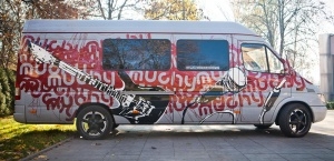 Skradziony bus zespołu MUCHY Foto: Skradziony bus zespołu MUCHY