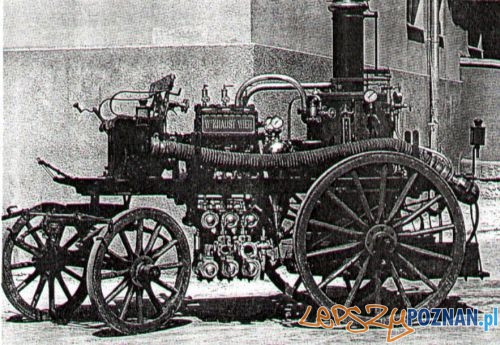 Sikawka o napędzie parowym na podwoziu do zaprzęgu konnego, typ jaki poznańska straż otrzymała w 1890 r Foto: PSP w Poznaniu