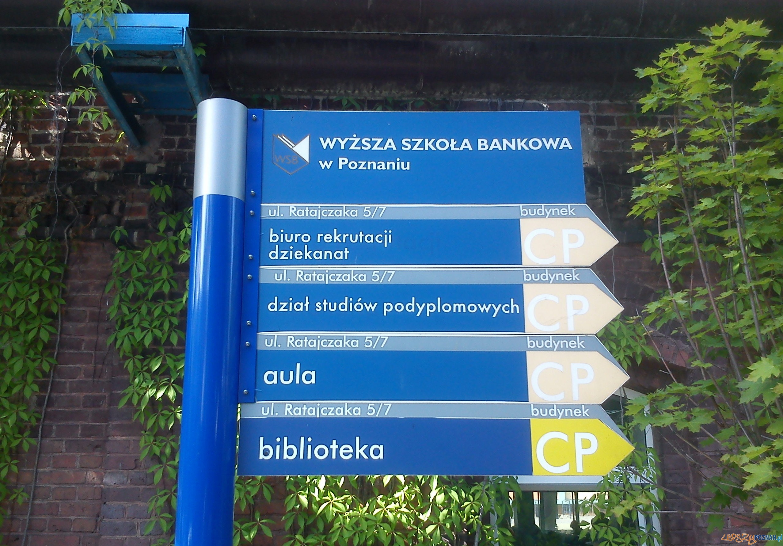 WSB tablica informacyjna przy ulicy Ratajczaka Foto: CC wikipedia