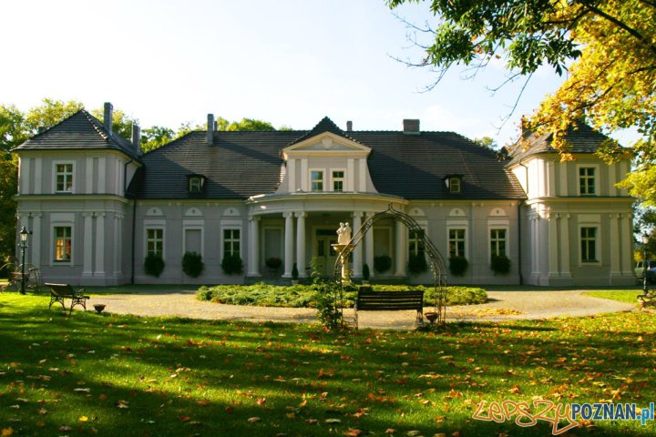 Dwór w Dakowach Mokrych (2012) Foto: facebook/dakowskidwor Dwór w Dakowach Mokrych (2012) Foto: facebook/dakowskidwor