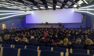 Publiczność oczekująca 1,5 godziny na rozpoczęcie koncertu Foto: Przemysław
