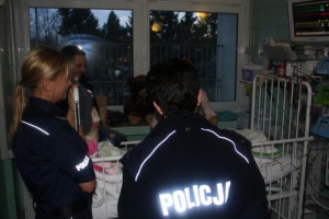Chorego Aleksa odwiedzili policjanci Foto: KM Policji