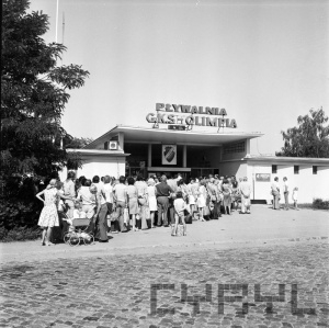 Wejście na pływalnię w Parku Kasprowicza Foto: cyryl