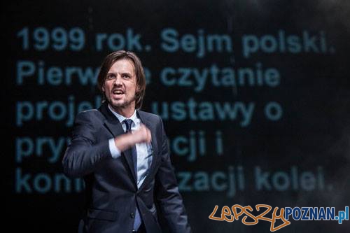 Radosław Elis w spektaklu Firma w Teatrze Nowym Foto: Bartłomiej Jan Sowa / mat. prasowe
