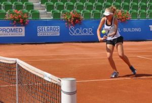 Magdalena Fręch na kortach turnieju w Sobocie Foto: Powiat Poznański Open
