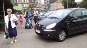 Parkowanie na Placu Bernardyńskim - Poznań 03.07.2014 r. Foto: Karolina