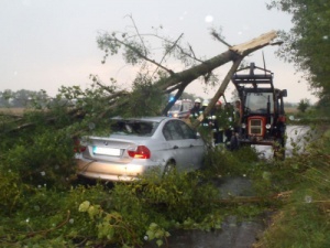 Zniszczone bmw Foto: PSP Nowy Tomyśl