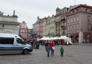 Policyjny radiowóz na Starym Rynku  Foto: Policja