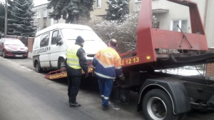 Odcholowanie wraku Foto: Straż Miejska Miasta Poznania