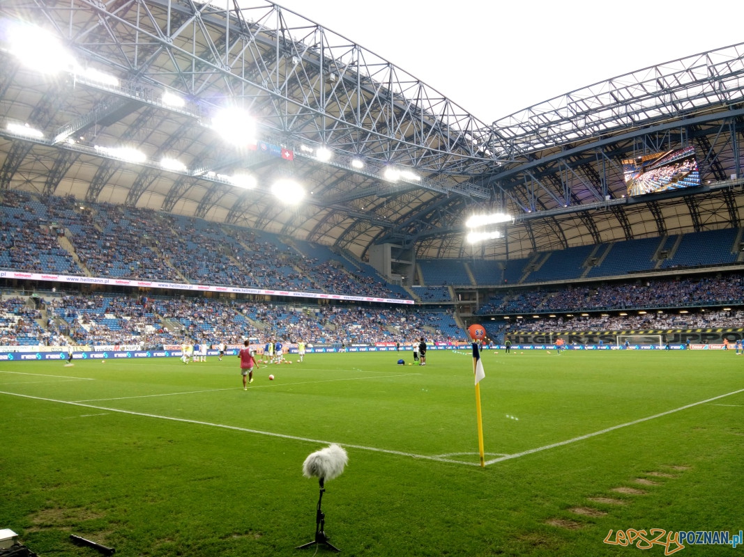 Stadion kilka minut przed meczem Lech - FC Basel