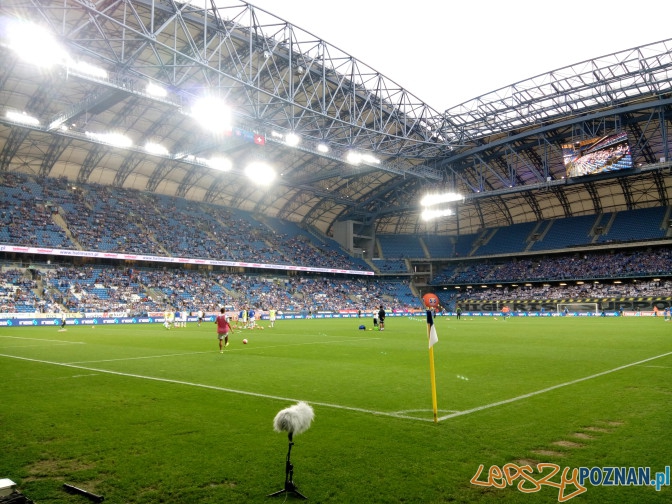 Stadion kilka minut przed meczem Lech - FC Basel