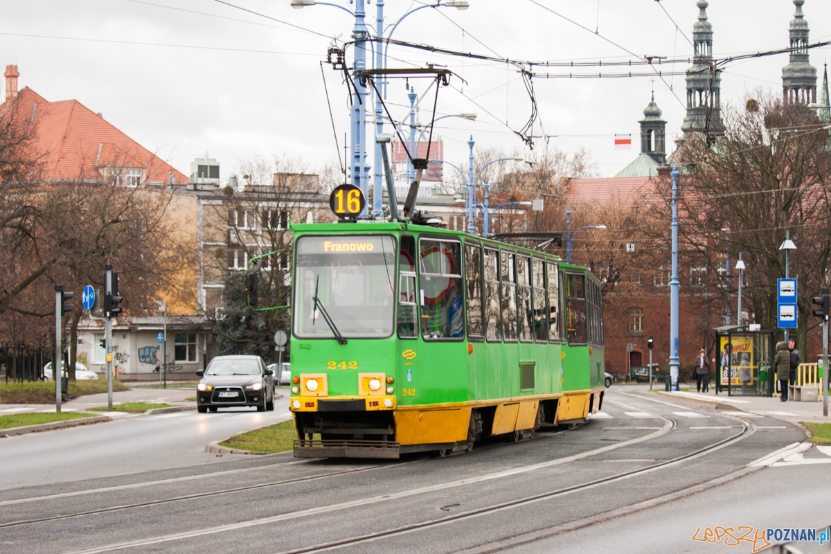 Tramwaj nr 16 / bimba na Moście św. Rocha