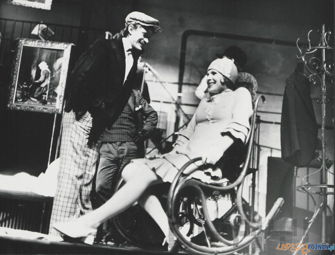 Wiesław Komasa i Helena Łabonarska w sztuce Opera za trzy Grosze Brechta w Teatrze Nowym (1974) Foto: Jacek Kulm / Biblioteka Raczyńskich / Cyryl Wiesłąw Komasa i Helena Łabonarska w sztuce Opera za trzy Grosze Brechta w Teatrze Nowym (1974)