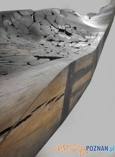 Dębowa łódź - rzeźba z Rezerwatu Archeologicznego na Ostrowie Tumskim