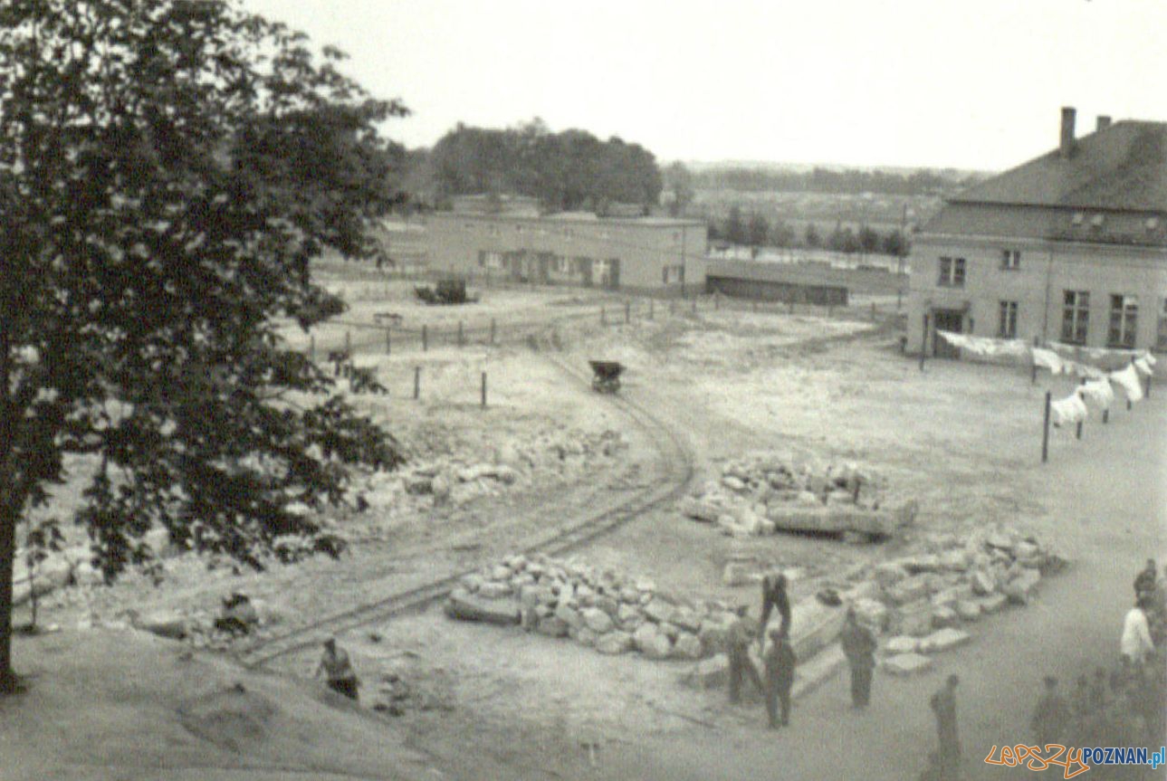 Niwelacja terenów na Śródce 1936 Foto: Ośrodek Szkolno-Wychowawczy dla Dzieci Niesłyszących im. Józefa Sikorskiego w Poznaniu Niwelacja terenów na Śródce 1936