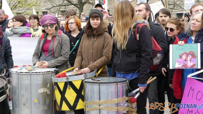 Manifestacja na Placu Mickiewicza  (2)