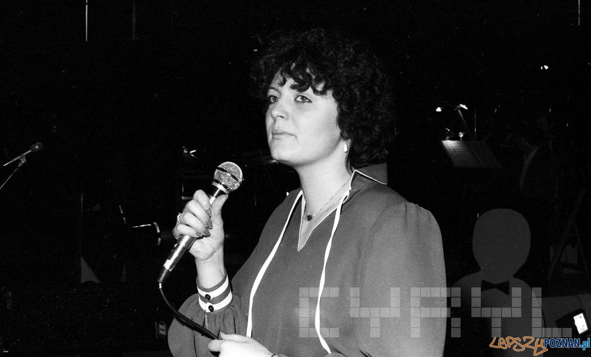 Hanna Banaszak w czasie próby generalnej przed koncertem z okazji 30-lecia Estrady Poznańskiej 7-8.03.1980