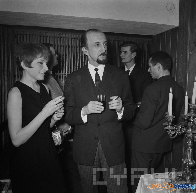 Spotkania w Galerii odNOWA przy ul. Wielkiej, na pierwszym planie Barabara Askanas-Turowska i Andrzej Matuszewski1965 - 68
