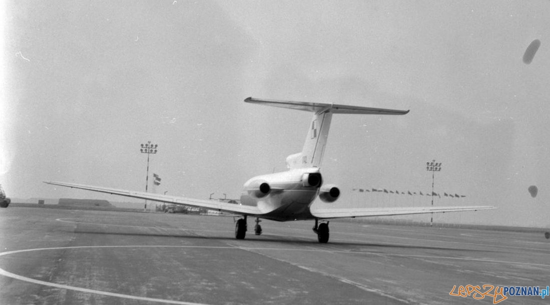 Samolot z Mirosławem Hermaszewskim na pokładzie ląduje na Ławicy z okazji wizyty kosmonauty w Poznaniu – 17.07.1978