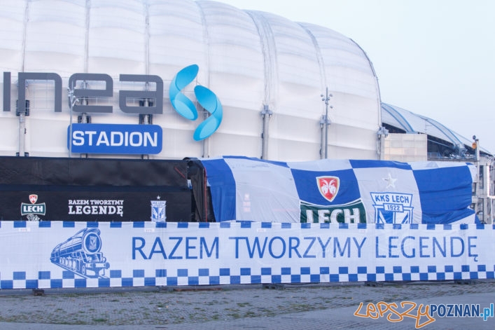 Lokomotywa Ty51-183 przed stadionem przy Bułgarskiej - Poznań 13.10.2016 r.