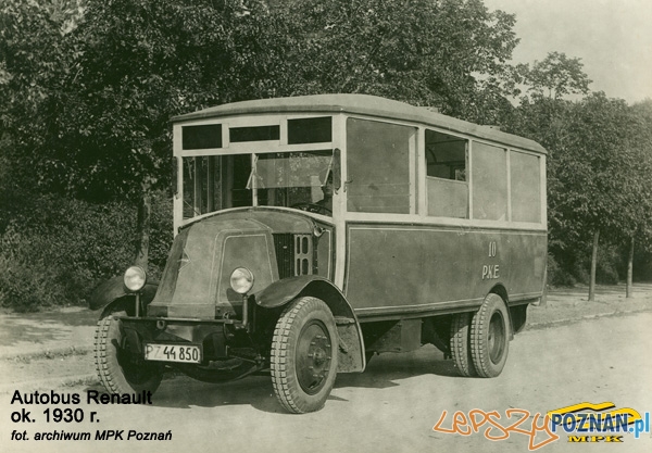 Autobus marki Renault - zakupiony w 1928 roku na potrzeby PeWuKi
