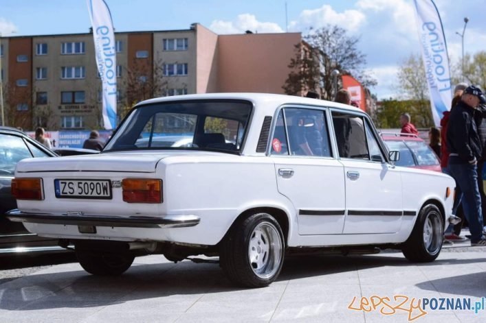 Zabytkowe auta na Retro Motor Show