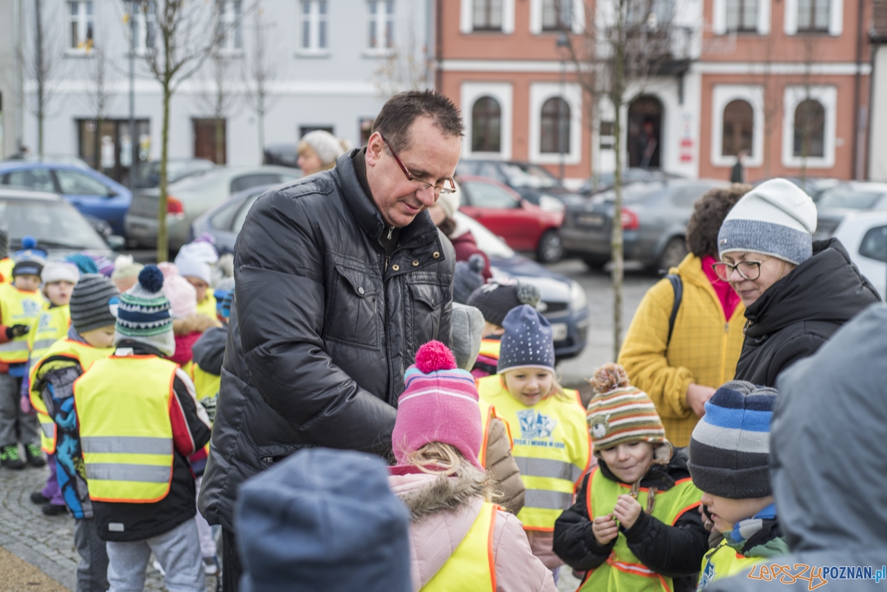 Choinka wspólnie udekorowana-17