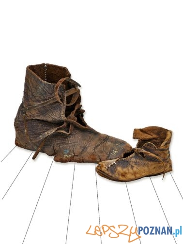 Zrekonstruowane obuwie ze zbiorów Muzeum Archeologicznego