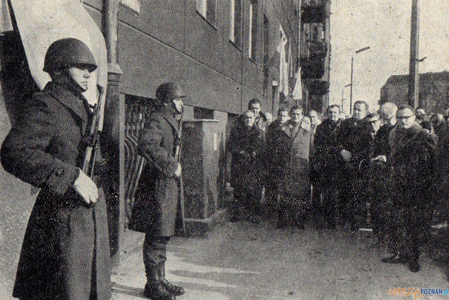 Odsłonięcie tablicy - Dom Prasy, ul. Grunwaldzka 19.02.1970 Foto: Kronika Miasta Poznania, nr 3/1970r.