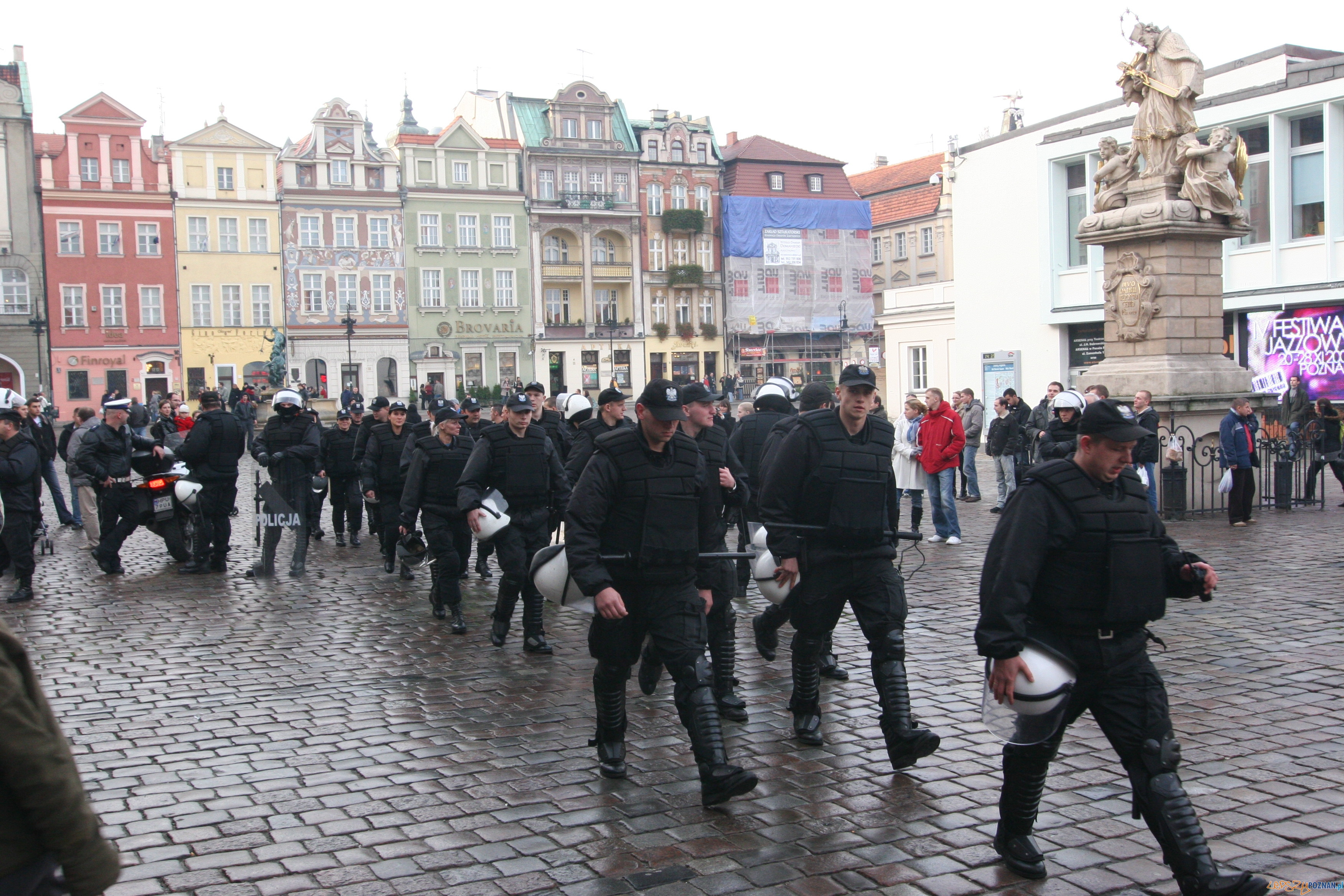 Policja na Starym Rynku  Foto: lepszyPOZNAN.pl / Paweł Rychter