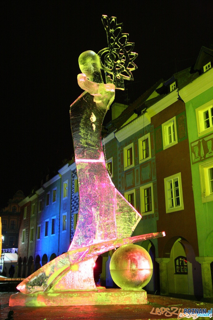 Festiwal Rzeźby Lodowej - Wieczorem nabierają barw  Foto: 