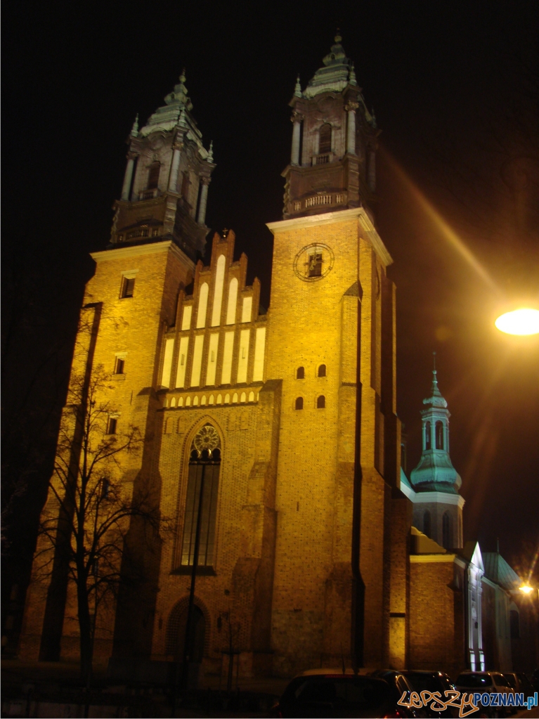 katedra oswietlona  Foto: lepszyPOZNAN.pl / ag