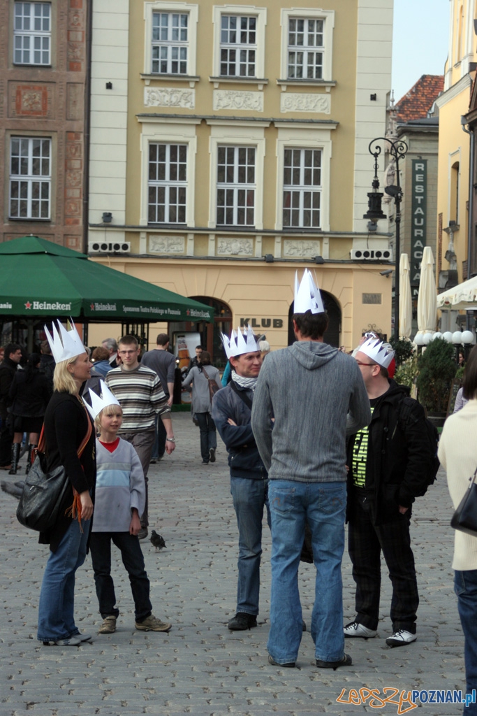 Krolewski Flash Mob - Poznań Stary Rynek 15.04.2010 r. Foto: Piotr Rychter Krolewski Flash Mob - Poznań Stary Rynek 15.04.2010 r. Foto: Piotr Rychter